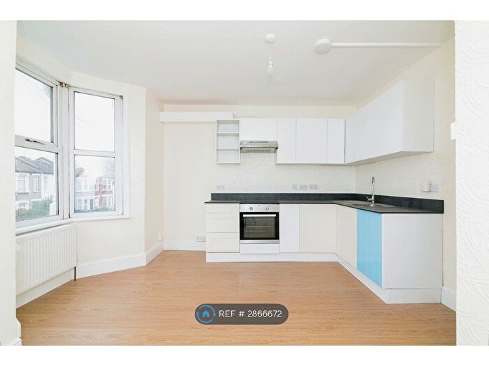 2 Bedroom Flat To Rent In Seaford Road, London, N15