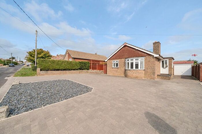 4 Bedroom Detached Bungalow For Sale In Foads Hill, Cliffsend, Ramsgate, CT12