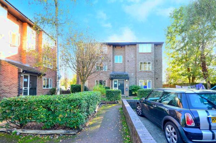 Flat To Rent In Friars Avenue, Roehampton, SW15