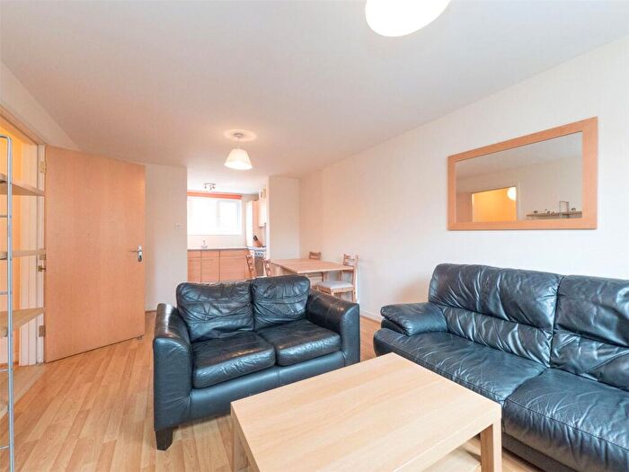 2 Bedroom Flat To Rent In Murieston Crescent Lane, Edinburgh, EH11