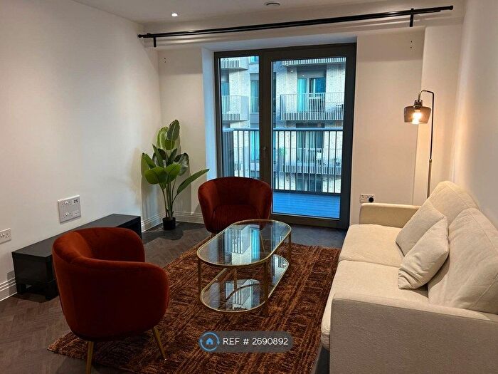 2 Bedroom Flat To Rent In Halcyon House, London, E16