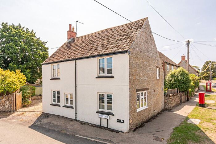 3 Bedroom Detached House For Sale In The Street, Hullavington, SN14