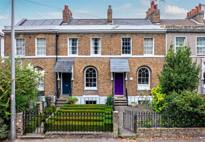 3 Bedroom Terraced House For Sale In Clarence Place, Gravesend, Kent, DA12