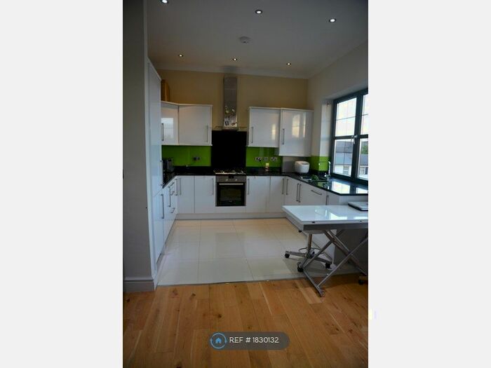2 Bedroom Flat To Rent In Orchard Road, Brentford, TW8