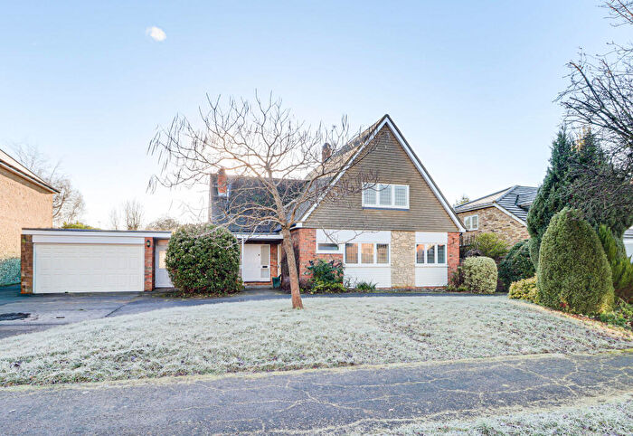 4 Bedroom Detached House To Rent In Barlings Road, Harpenden, AL5