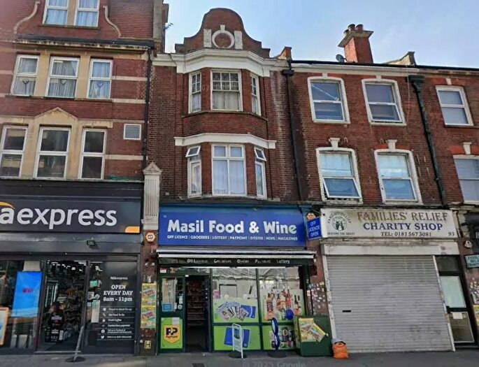 3 Bedroom Flat To Rent In Broadway, London, W13