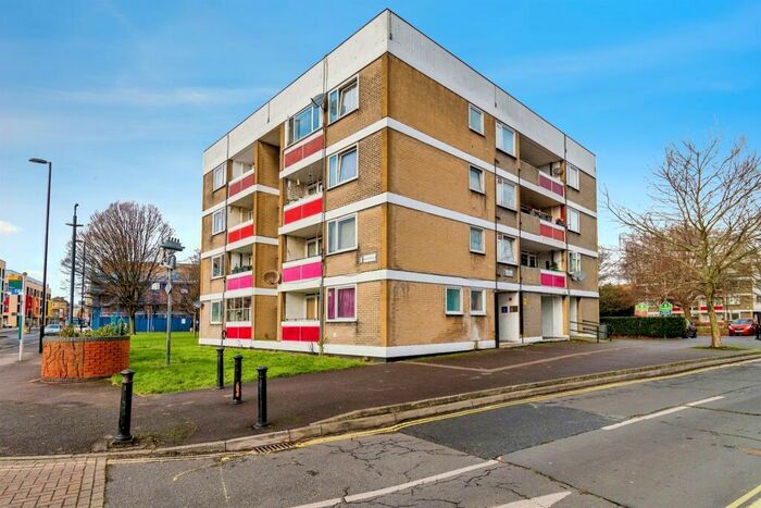 2 Bedroom Flat To Rent In Orchard Lane, Southampton, SO14
