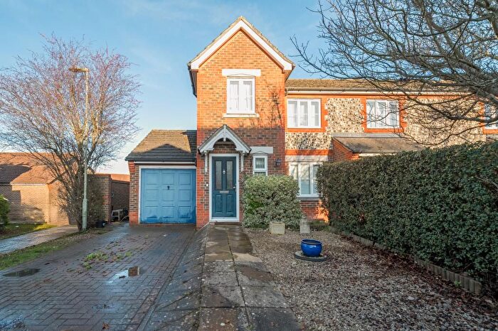 3 Bedroom Semi Detached House To Rent In Bowmont Water, Didcot, OX11