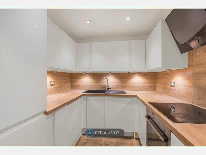 2 Bedroom Flat To Rent In Windsor Court, London, SE16