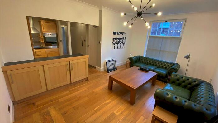 2 Bedroom Flat To Rent In Chapel Street, Macclesfield, SK11