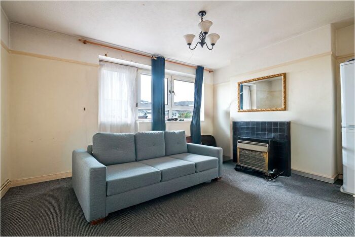 2 Bedroom Flat For Sale In Flat, The Crest, Knights Hill, London, SE27