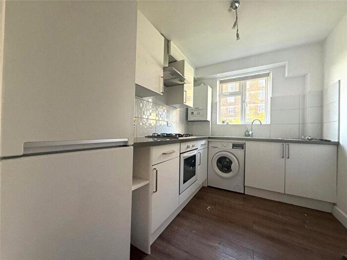 2 Bedroom Apartment To Rent In Colney Hatch Lane, London, N10