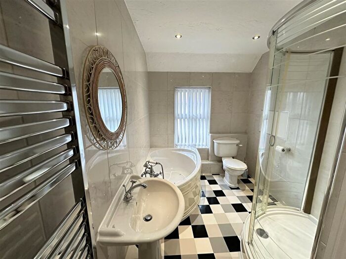 4 Bedroom Detached House For Sale In Main Street, Flixton, YO11