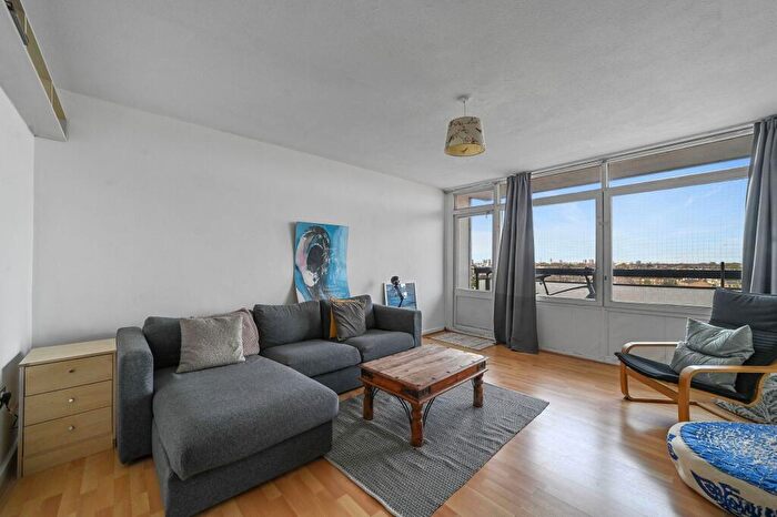 2 Bedroom Apartment For Sale In Daubeney Road, Landmark Heights, E5