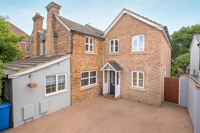 4 Bedroom Semi-Detached House To Rent In Upper Village Road, Sunninghill, SL5