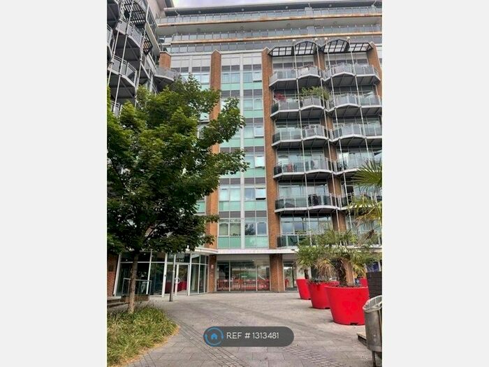 2 Bedroom Flat To Rent In Stratford, London, E15