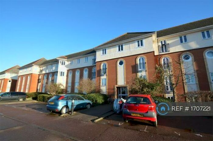 2 Bedroom Flat To Rent In Walsingham Close, Hatfield, AL10
