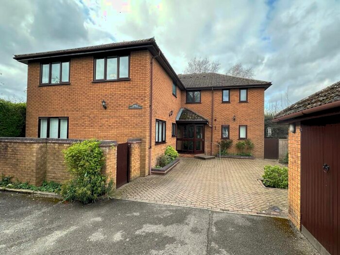 1 Bedroom Flat To Rent In Shire Court, Adeyfield Road, HP2