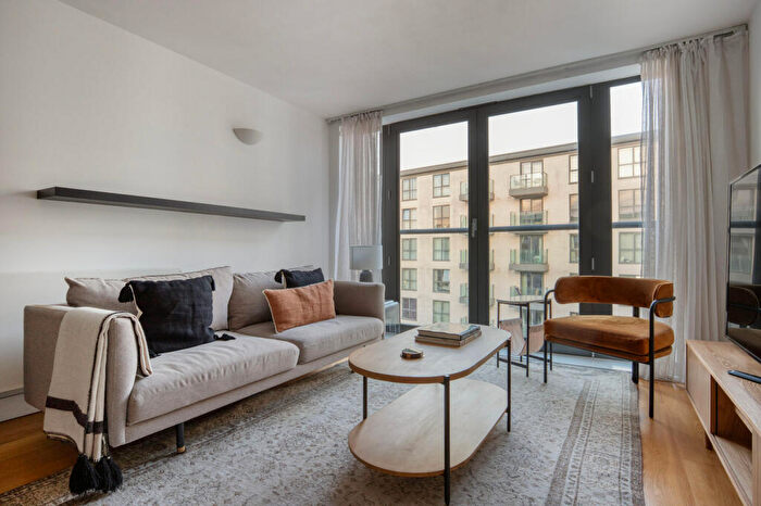 2 Bedroom Apartment To Rent In Saint William's Court, London, , Uk, N1