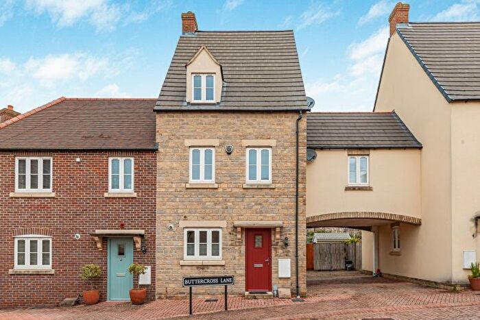 3 Bedroom Town House To Rent In Buttercross Lane, Witney, OX28