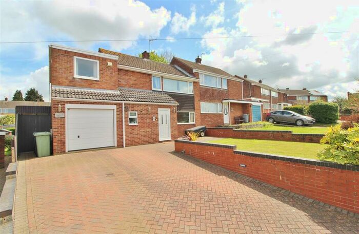 4 Bedroom Semi-Detached House For Sale In Pasture Close, Grantham, NG31