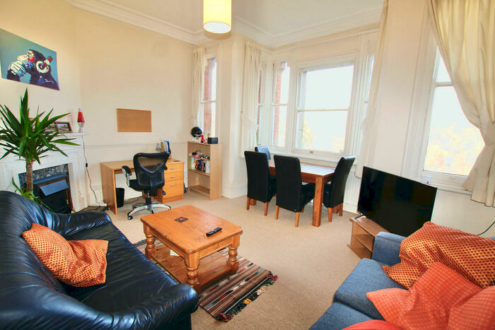 1 Bedroom Apartment To Rent In Park Drive, The Park, Nottingham, NG7