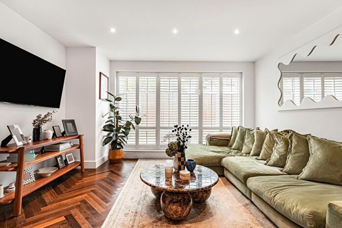 3 Bedroom End Terrace House To Rent In Wood Street, Walthamstow, E17