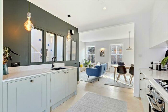 2 Bedroom Flat To Rent In Bow Common Lane, Bow, London, E3