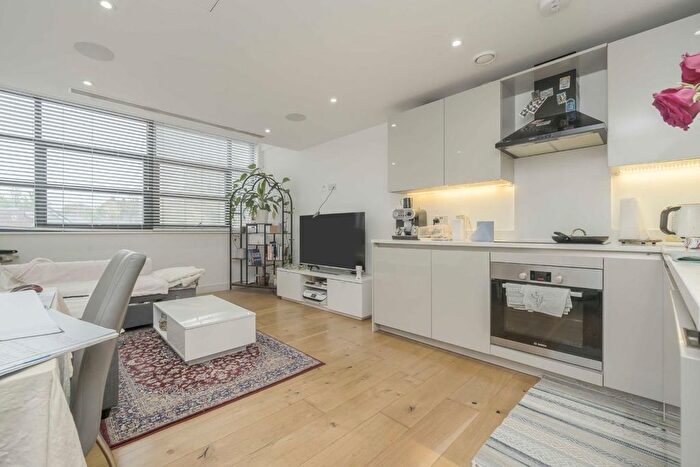 1 Bedroom Flat For Sale In Hogarth Lane, Chiswick, W4