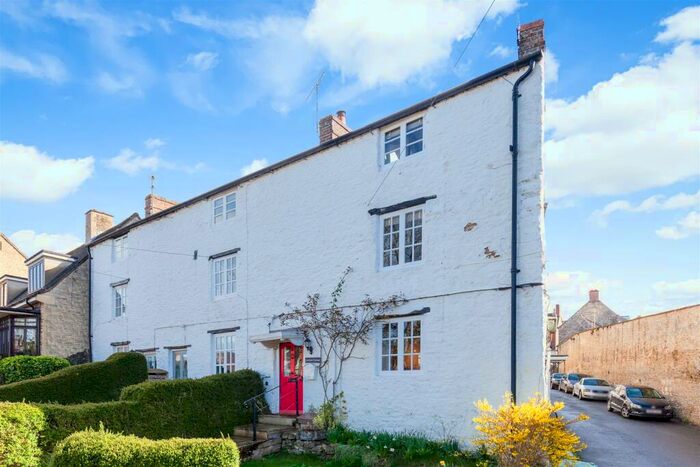 2 Bedroom Cottage To Rent In Oxford Street, Woodstock, OX20