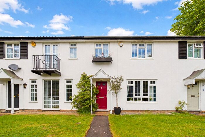 3 Bedroom Terraced House For Sale In Hollins Walk, Reading, Berkshire, RG30