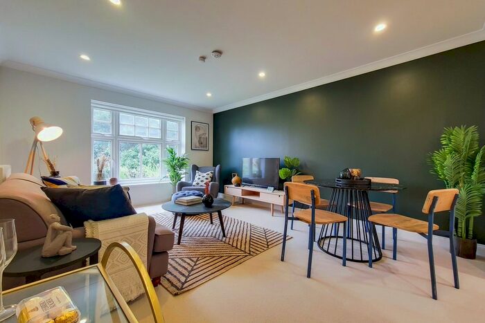 2 Bedroom Flat To Rent In Rosendale Road, Norwood, SE24