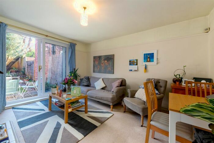 2 Bedroom Maisonette To Rent In Westleigh Avenue, London, SW15