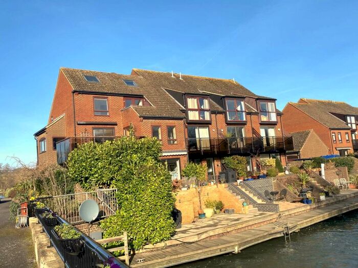4 Bedroom Apartment To Rent In Temple Mill Island, Marlow, SL7