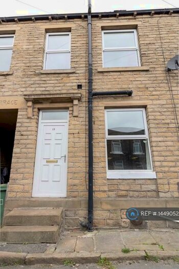 2 Bedroom Terraced House To Rent In Dean Street, Huddersfield, HD3
