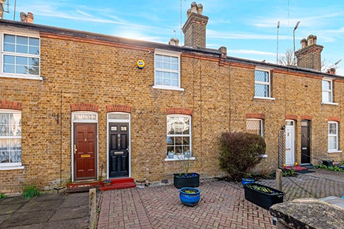 2 Bedroom Terraced House For Sale In Chipstead Valley Road, Coulsdon, CR5