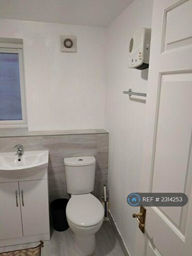 1 Bedroom Flat To Rent In St. Lukes Court, London, SE6