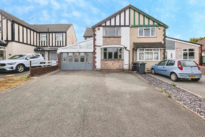 3 Bedroom Semi Detached House For Sale In Alvechurch Road, Birmingham, West Midlands, B31