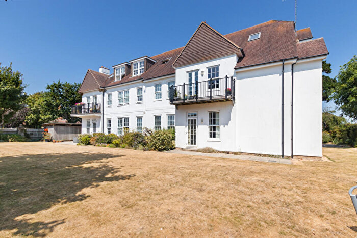 2 Bedroom Flat For Sale In Mariners, Aldwick Avenue, Aldwick, West Sussex, PO21