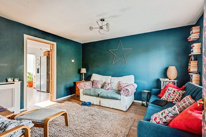 3 Bedroom Semi-Detached House For Sale In Manor Road, Witney, OX28