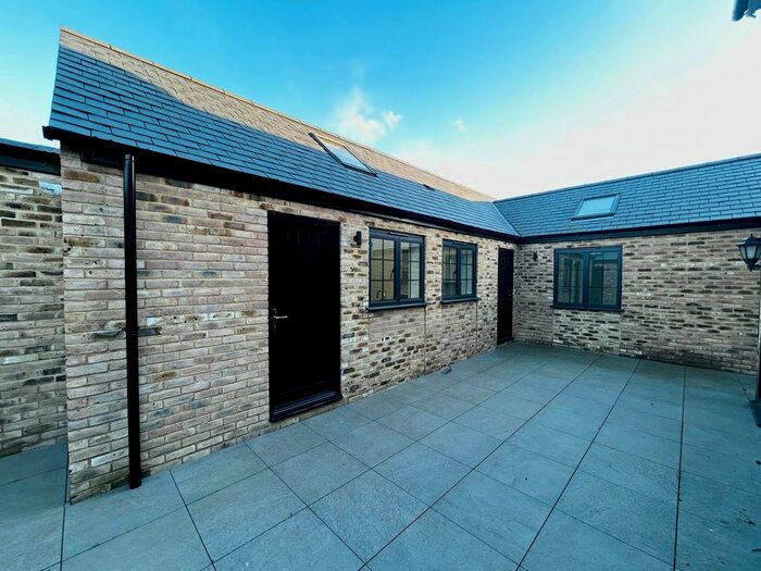 1 Bedroom Flat To Rent In Rear Of Bucklersbury, Hitchin, SG5