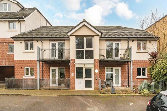 2 Bedroom Flat For Sale In Symons Close, Peckham, SE15