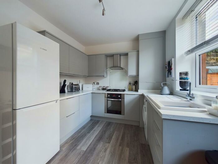 2 Bedroom Cottage To Rent In West View, Carleton, BD23