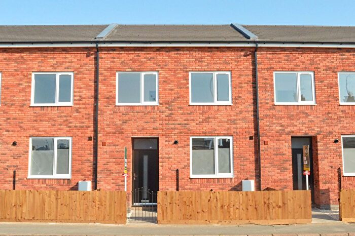 3 Bedroom Terraced House For Sale In Gipsy Lane, Leicester, LE4
