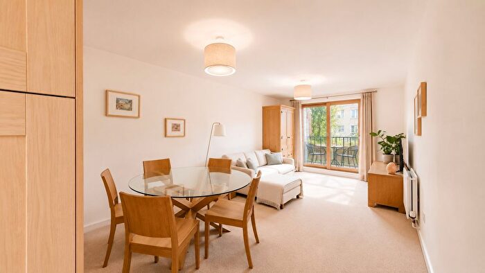 2 Bedroom Flat For Sale In Wingate Square, London, SW4