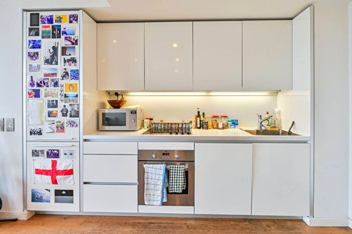 1 Bedroom Flat To Rent In Walworth Road, Elephant And Castle, London, SE1