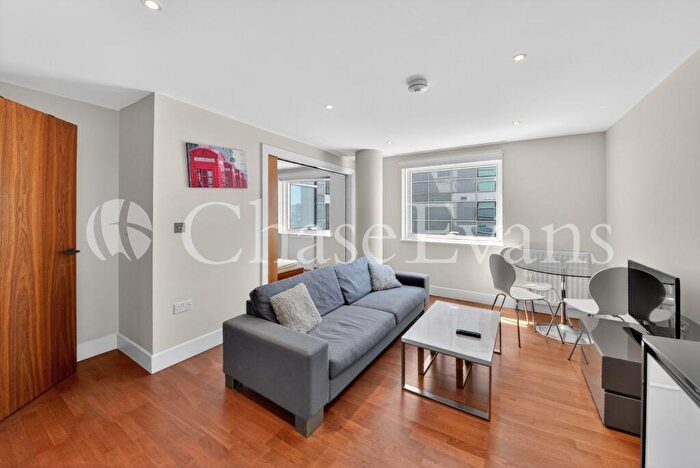 Flat To Rent In Whitechapel High Street, Aldgate, London, E1