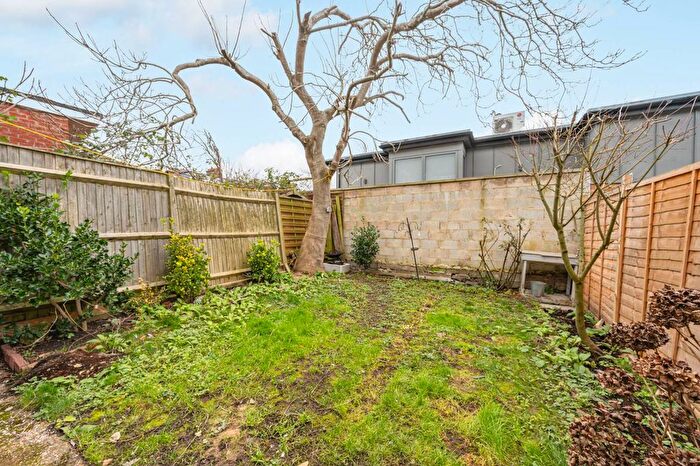 1 Bedroom Flat To Rent In Farm Avenue, Streatham, London, SW16
