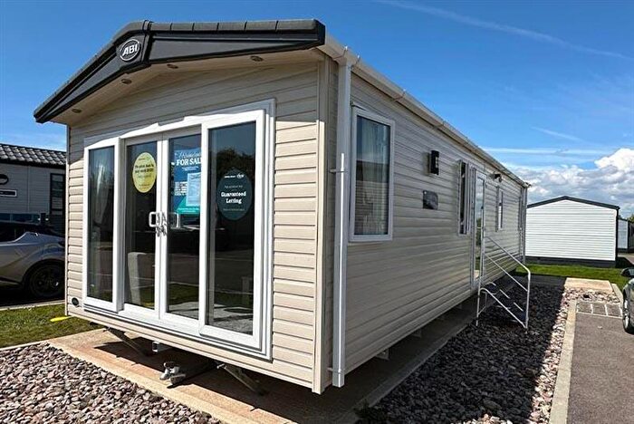 2 Bedroom Park Home For Sale In Mill Rythe Coastal Village, PO11