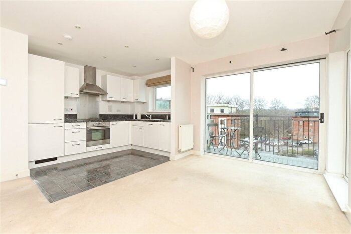 2 Bedroom Flat For Sale In Canalside, Redhill, Surrey, RH1